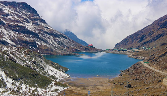 Sikkim and Darjeeling Tour Package with Tsomgo Lake & Himalayan Serenity