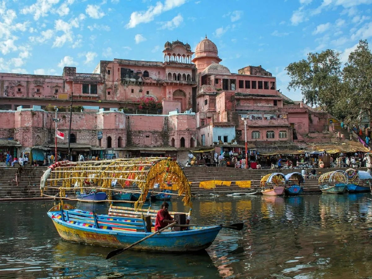 Varanasi, Chitrakoot Lucknow tour package for 5Nights 6Days - Travel On Ease