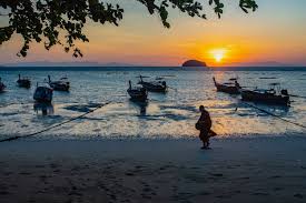 Tropical Thailand: Explore the Land of Smiles and Sunsets