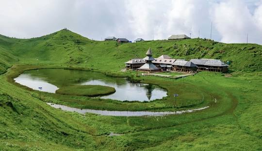 2 Nights 3 Days Parashar Lake tour package