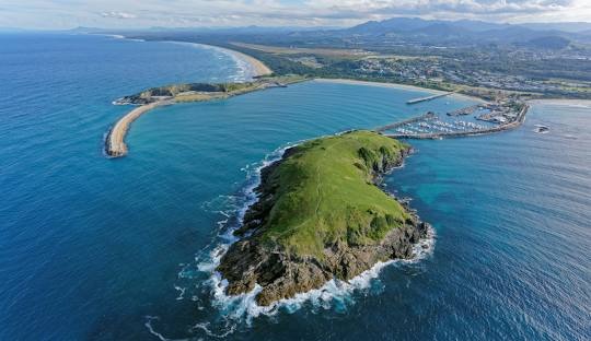 Gold Coast Coffs Harbour Sydney  Canberra Melbourne tour package for 10 Nights 11 Days